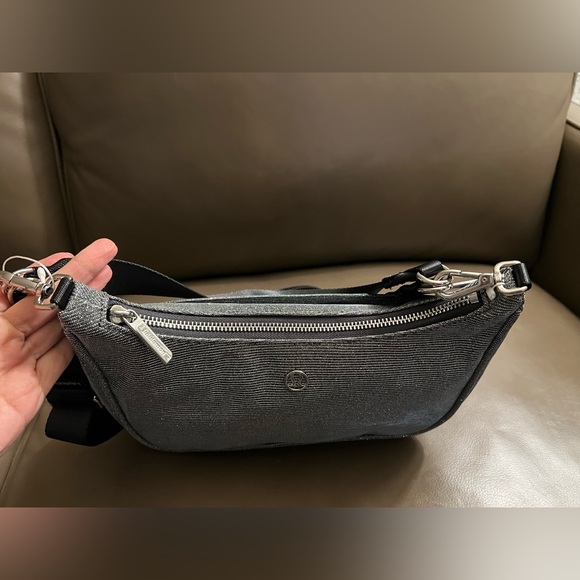 LULULEMON *LIMITED EDITION* City Essentials Small Shoulder Bag 3L
Glitter🩶✨ - Picture 12 of 17
